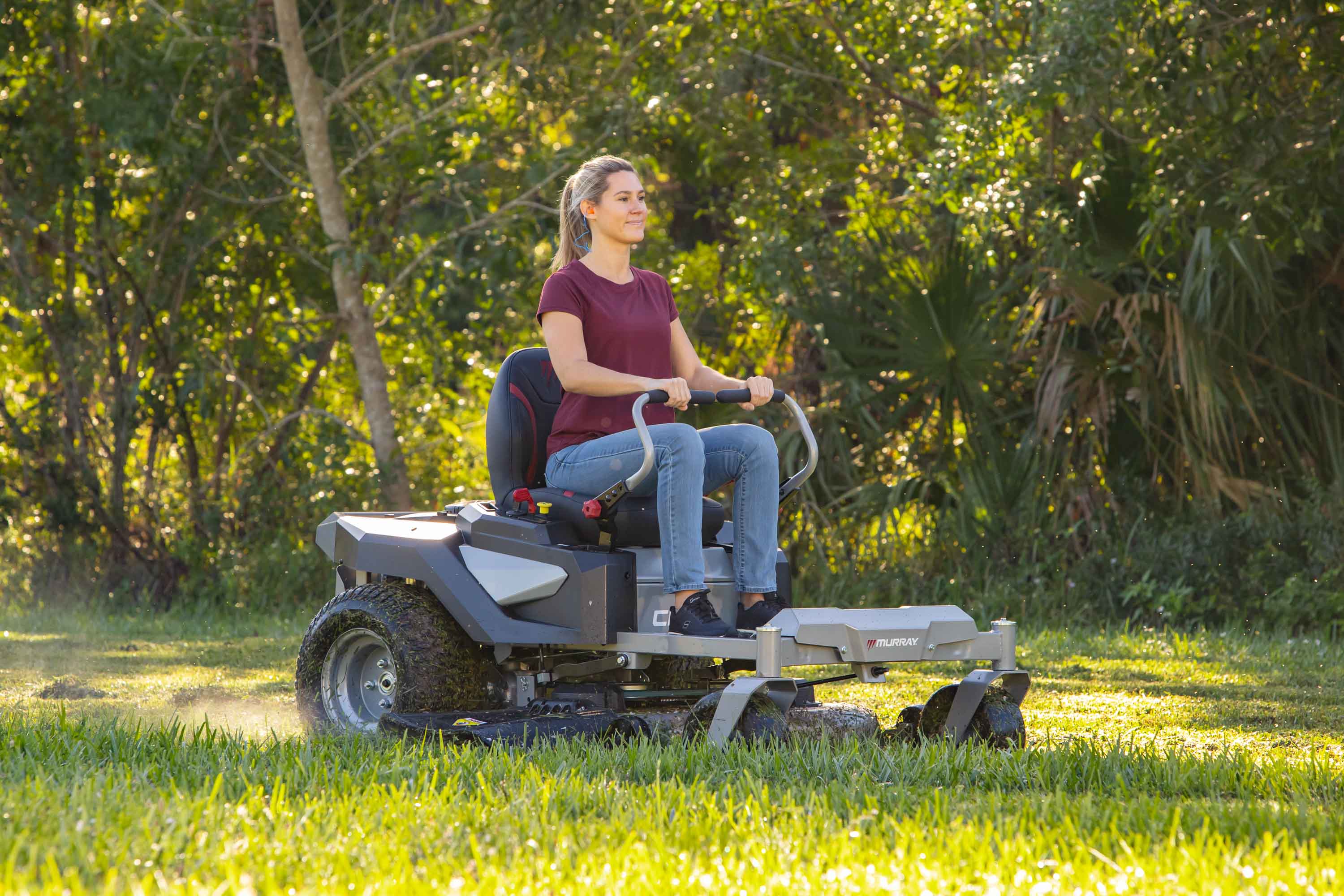 Zero Turn vs Riding Mower: Which is Best for Your Lawn? | Murray®